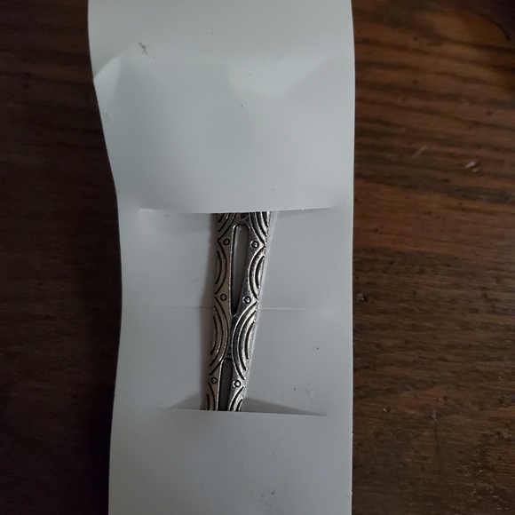 NWT Rhinestone Encrusted Hair Clip - Picture 2 of 3